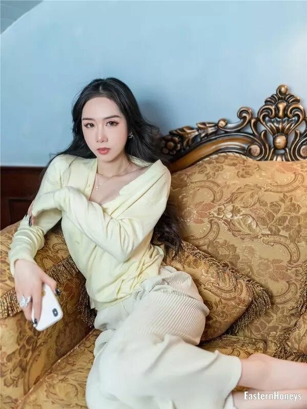 Chenyan, 25